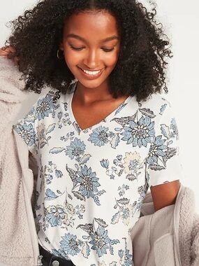 Old Navy EveryWear V-Neck T-shirt featuring a floral pattern